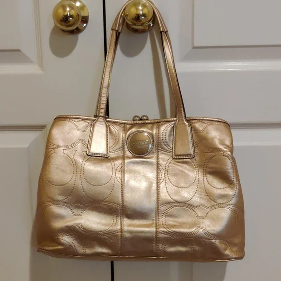 Coach | Bags | Coach H193f18879 Signature Kiss Lock Metallic
